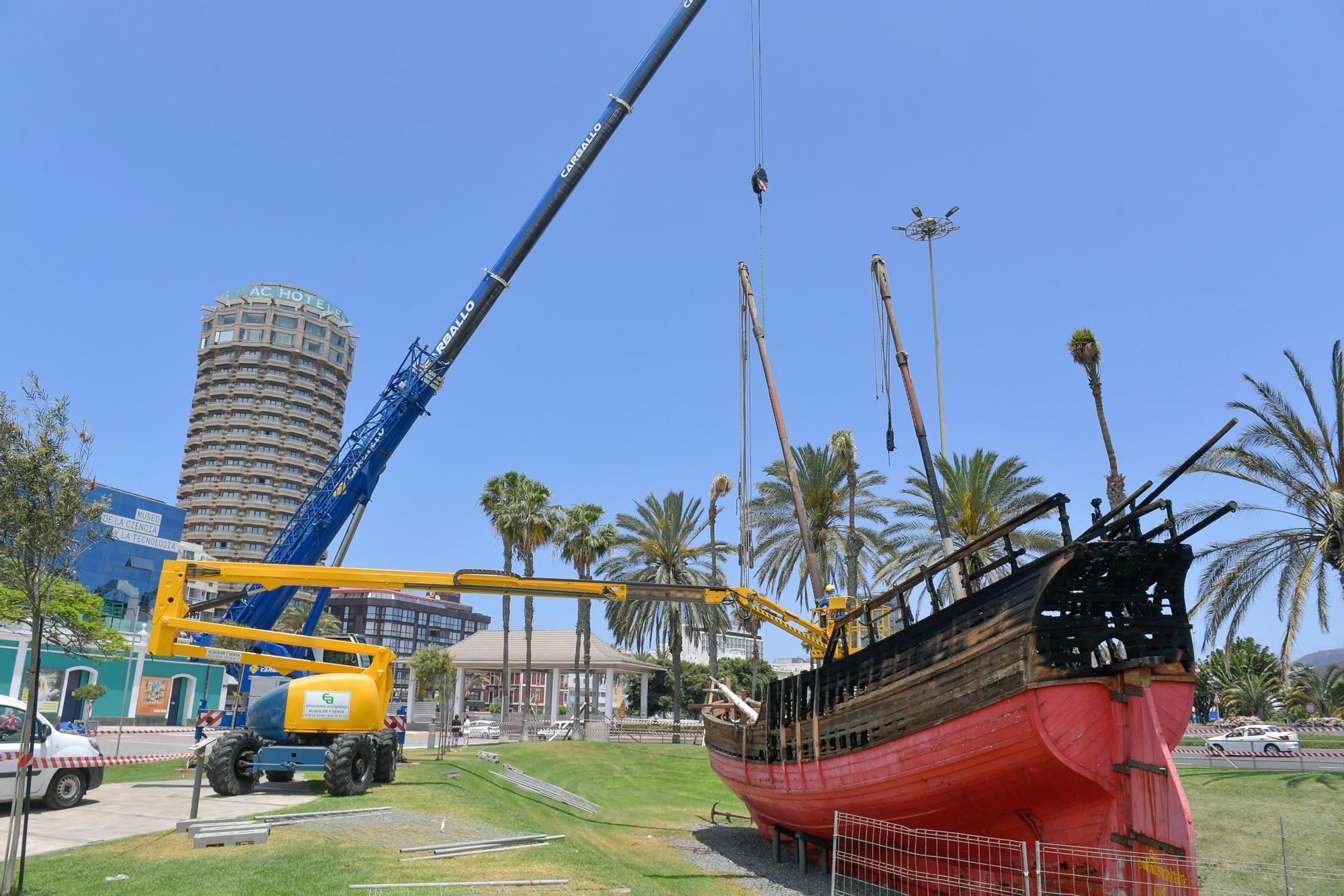 Arde la réplica de 'La Niña' en el Parque de Santa Catalina