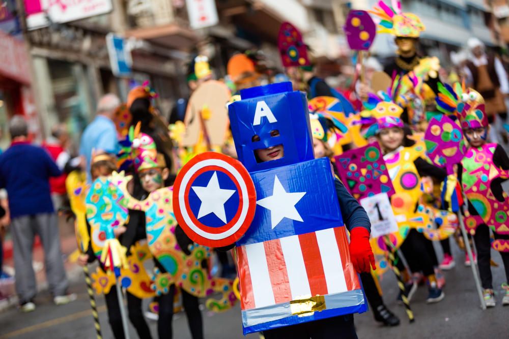 Los más pequeños desfilan en el Carnaval Infantil de Benidorm.