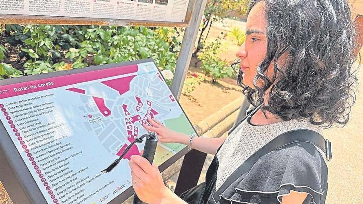 Carteles en braille sobre las rutas de Corella.
