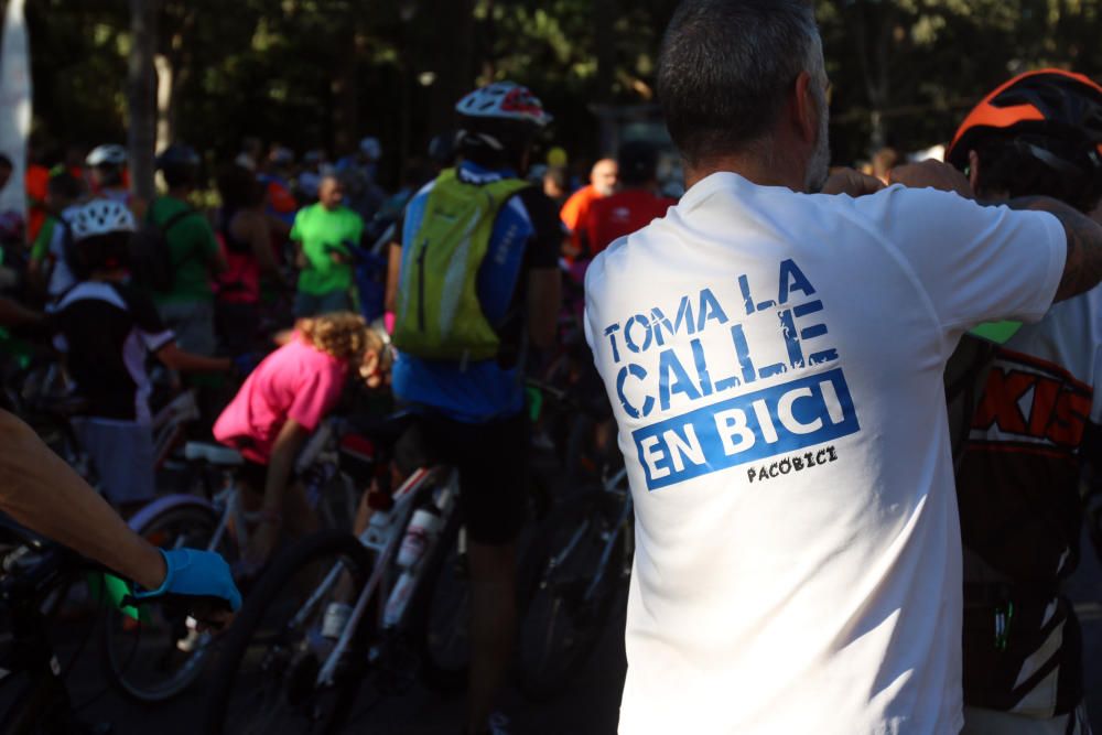 Miles de malagueños participan en la actividad de la Semana Europea de la Movilidad, tomando la salida en el Paseo del Parque