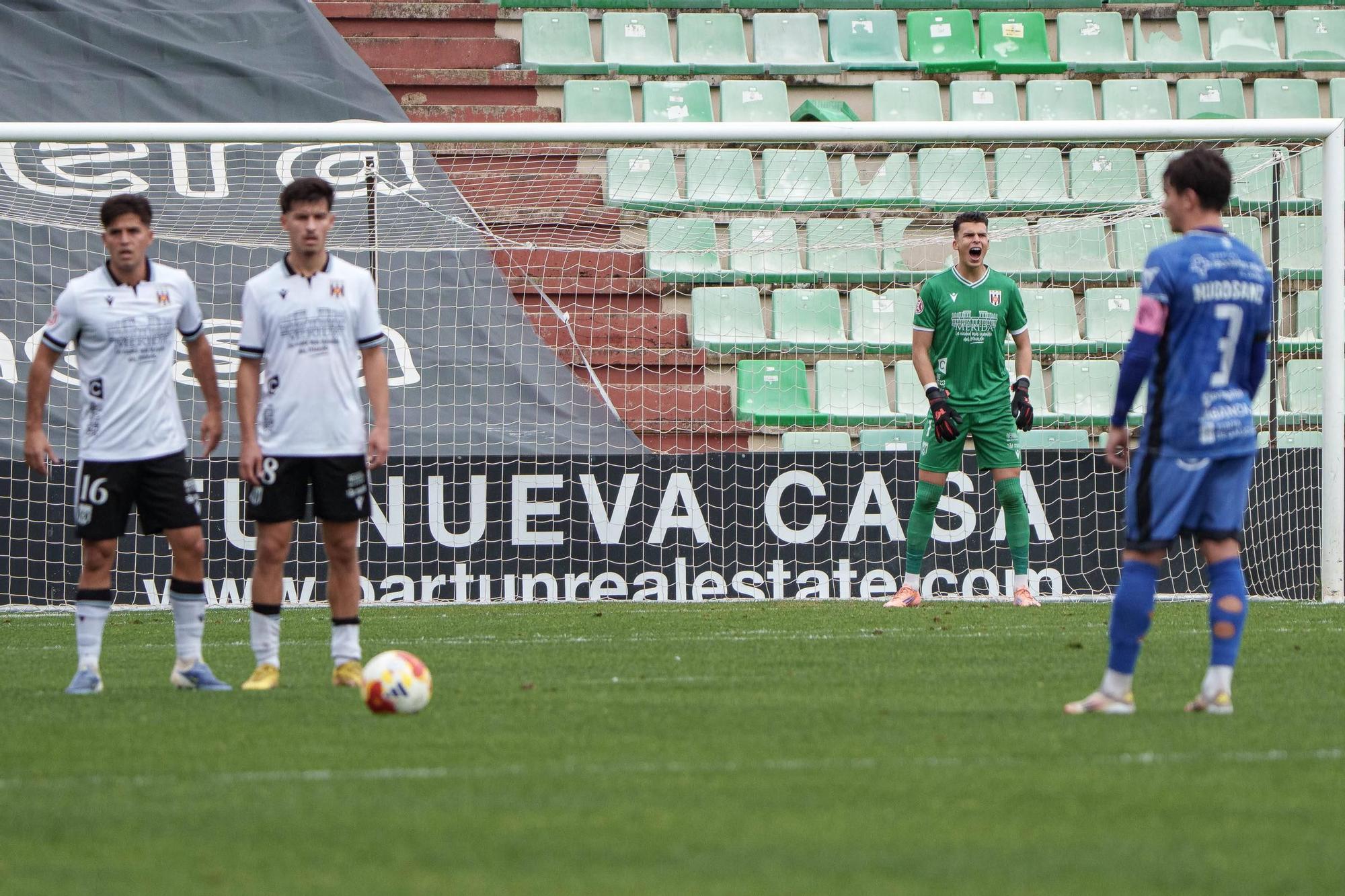 FOTOGALERÍA | Las mejores imágenes del partido Mérida-Orense