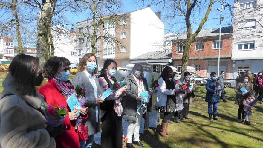 Mullleres homenaxeadas que onte estiveron no acto en Curtis.   | // M.V.