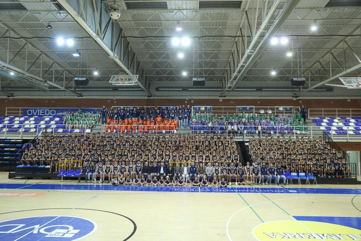 Foto de familia del Alimerka Oviedo Baloncesto