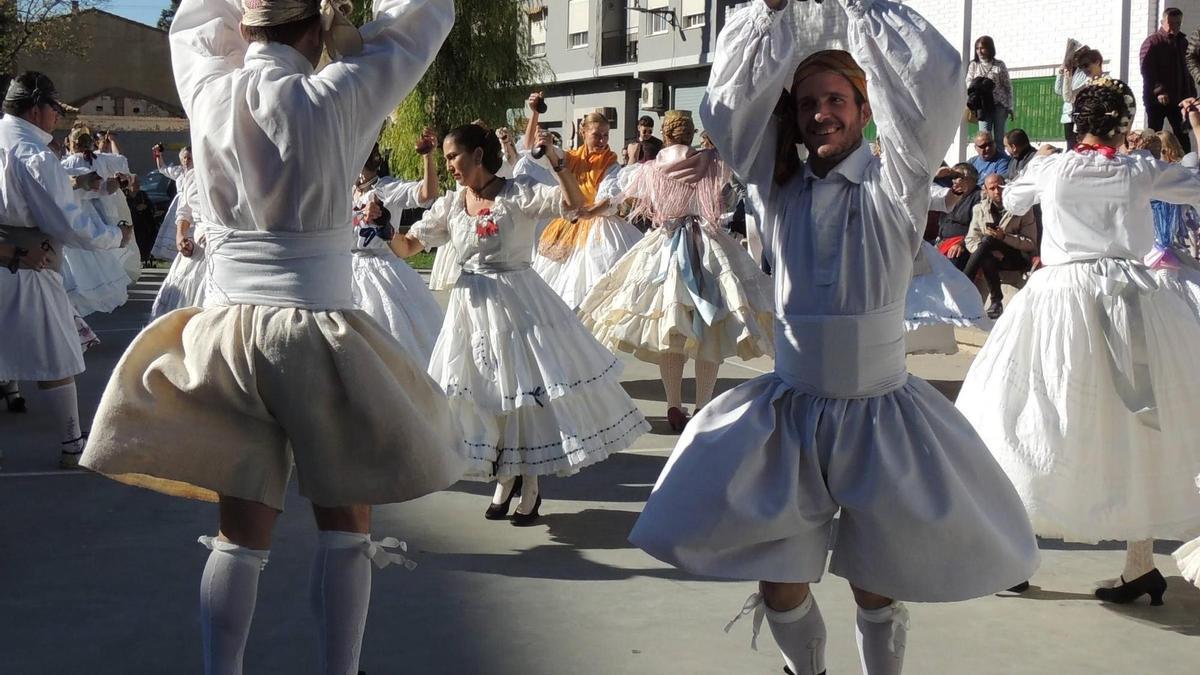 Dansà en Salles del pasado año organizada por Mont de Pietat de Xirivella.