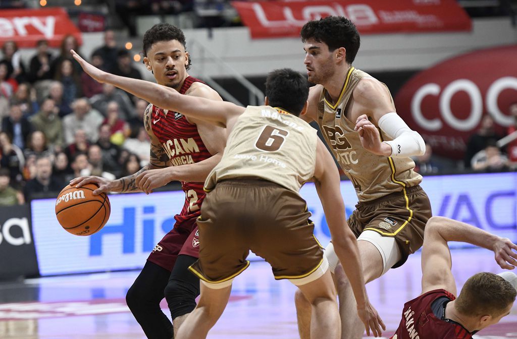 Todas las imágenes del partido del UCAM Murcia contra el Bàsquet Girona