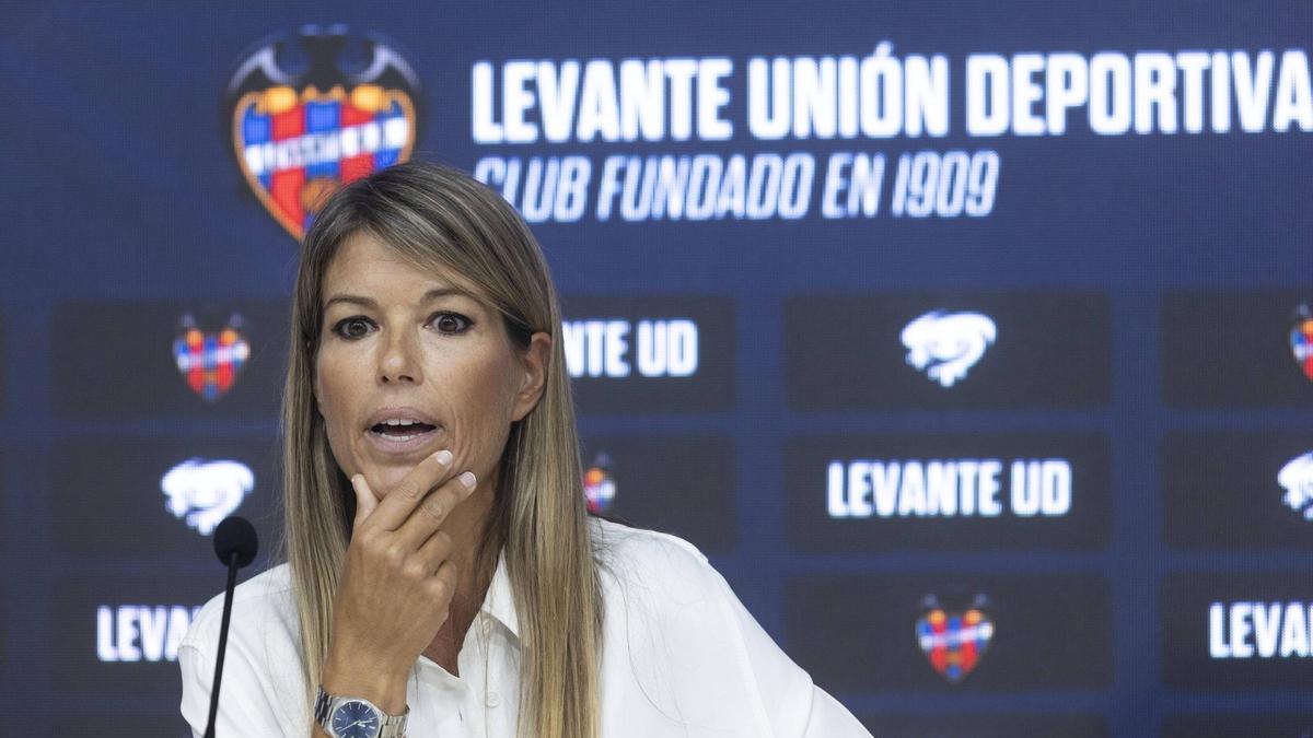 Maribel Vilaplana, en una comparecencia de prensa como portavoz del Levante UD.