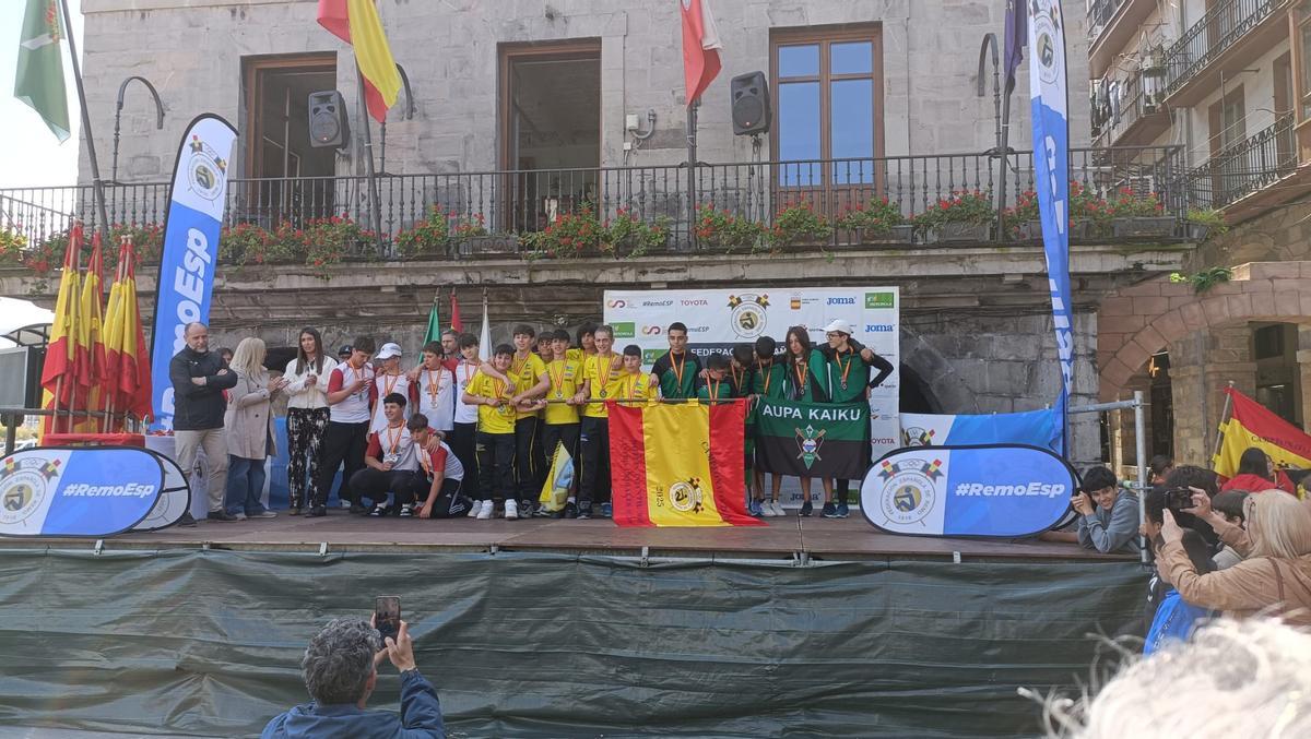 La fiesta del remo de O Morrazo en el Campeonato de España de bateles en Castro Urdiales La fiesta del remo de O Morrazo en el Campeonato de España de bateles en Castro Urdiales