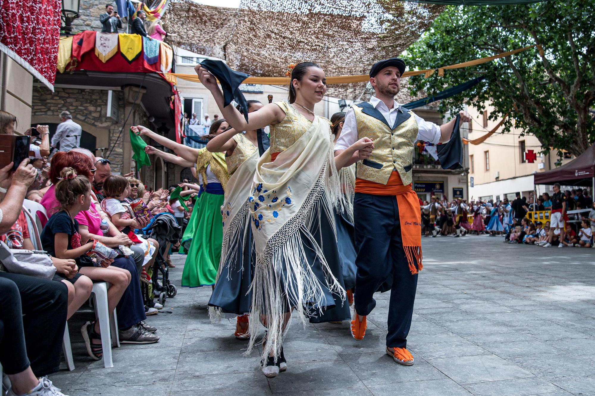 Troba't a les fotos del multitudinari ball de gitanes de Sant Vicenç