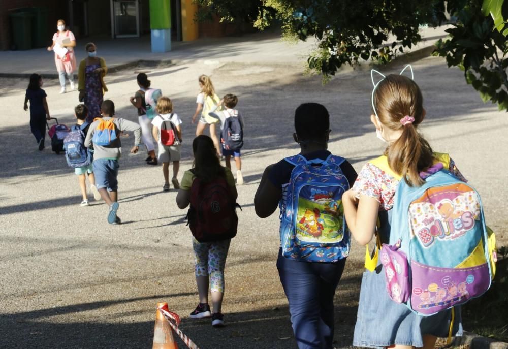 Alumnos del Colegio Calasancias y del CEIP García Barbón en su vuelta al cole / Alba Villar