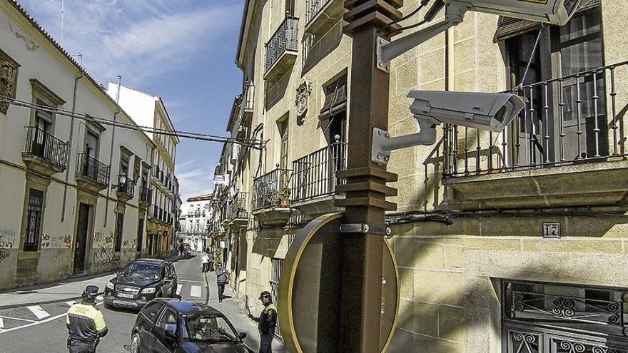 Desorden en la carga y descarga en el primer día con las cámaras activadas en Cáceres