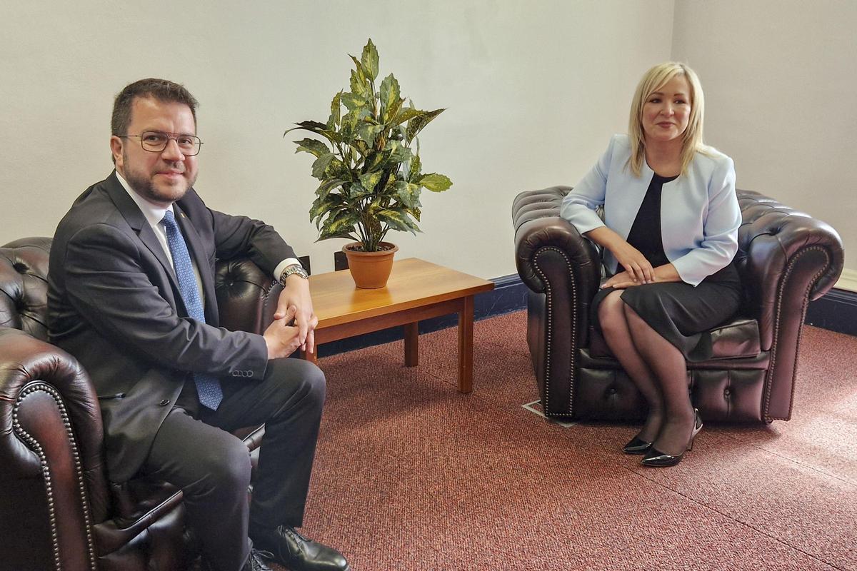 El president catalán, Pere Aragonès, y la primera ministra norirlandesa, Michelle O'Neill.