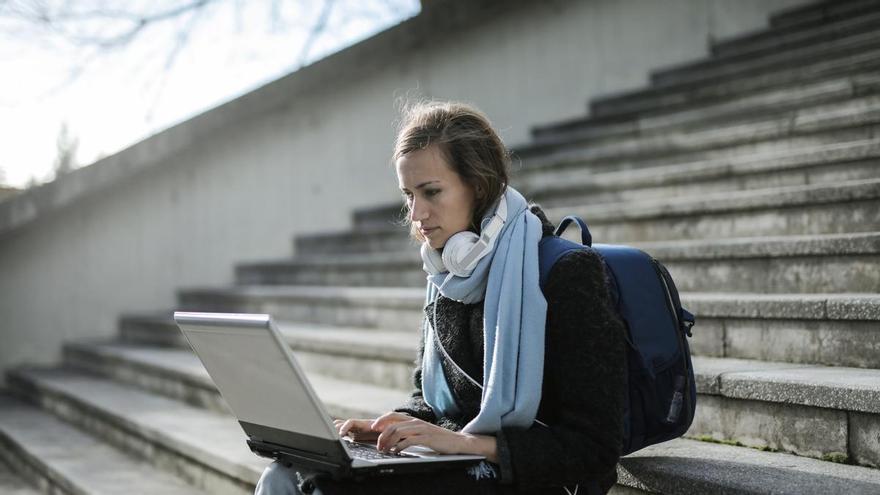 El Estatuto de los Trabajadores da este derecho a quienes estudian y trabajan: pueden pedir un cambio de su jornada laboral y acudir a los exámenes sin que la empresa se pueda negar