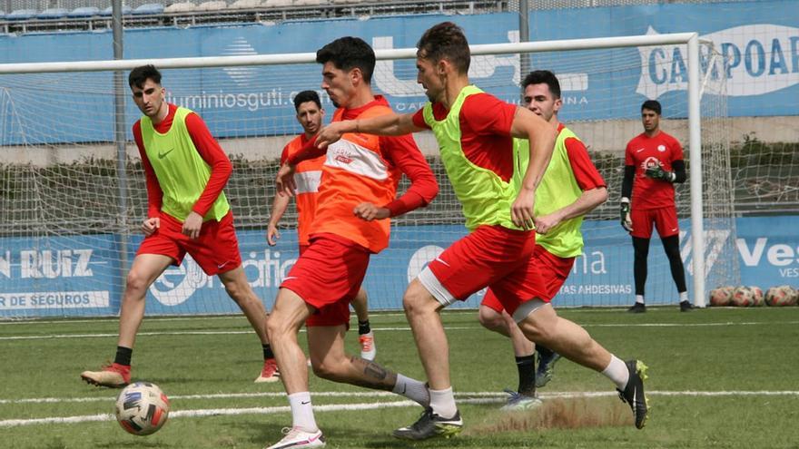 Jugadores del Ciudad de Lucena durante una sesión de entrenamiento.