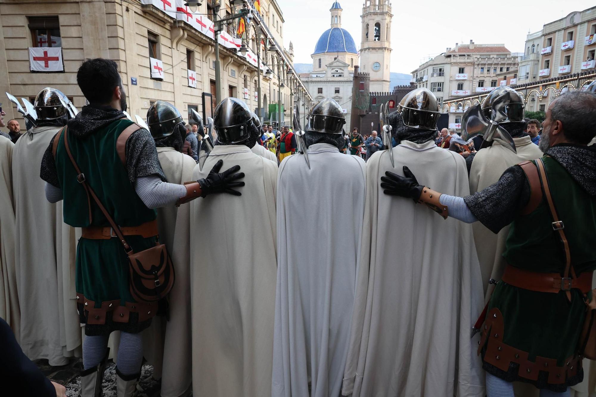 La trilogIa festera de Alcoy despierta con la Diana