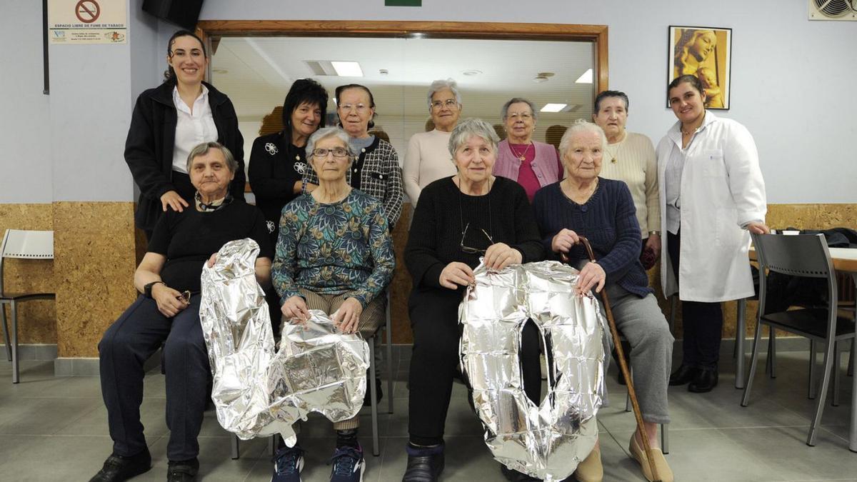 Usuarias y trabajadoras del Centro Social de A Estrada.