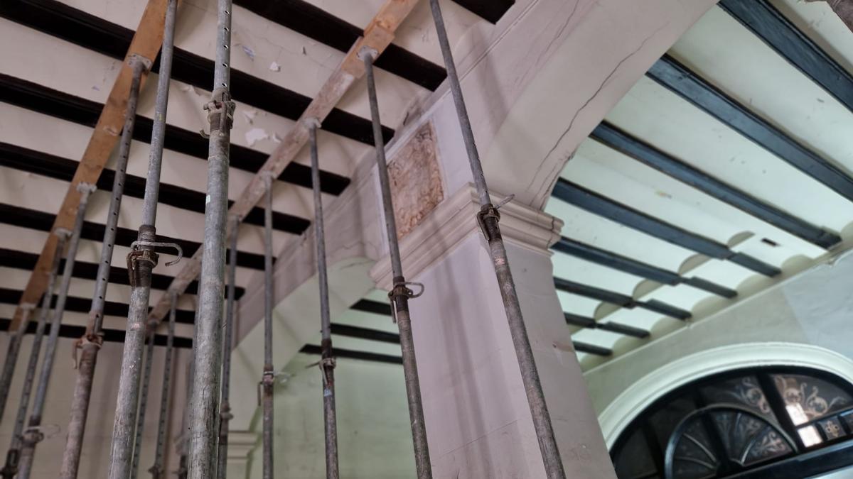 Puntales en el palacio de Montortal de València.