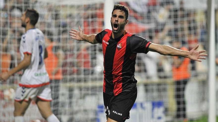 Juan Domínguez celebra su gol del pasado domingo que le dio el triunfo al Reus ante el Rayo Majadahonda.