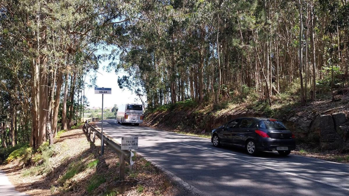 Un tramo de la carretera PO-315 entre Vilar y Bon, en la parroquia de Beluso.