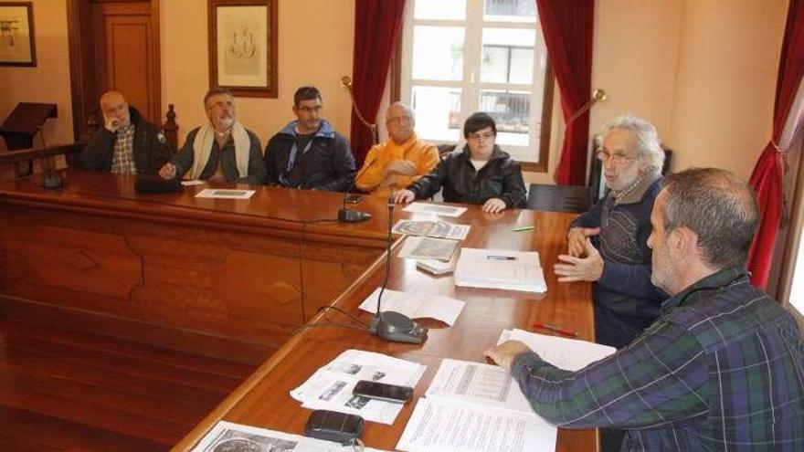 Un momento de la reunión de ayer en el salón de plenos. // S.Álvarez