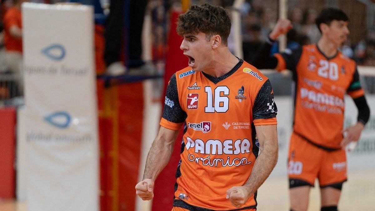Isaac Valiño celebra un punto con el Pamesa Teruel.
