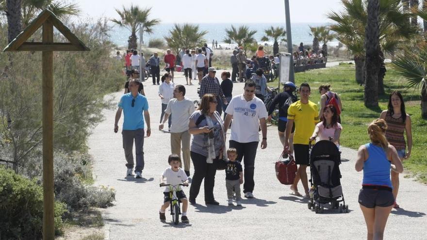 Empresarios de la playa se unen para dinamizar la zona todo el año