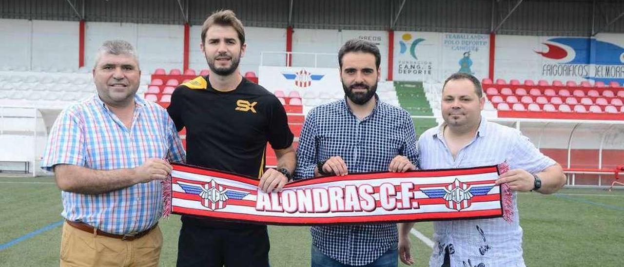 Luis Guimeráns, José Antonio Rodríguez, José García y Claudio Silva (segundo entrenador). // G. Núñez