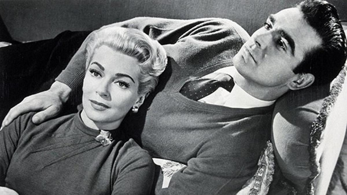 Lana Turner y Sean Connery, en 'Brumas de inquietud'.