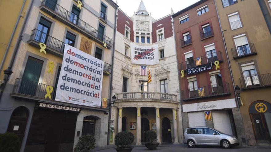 L&#039;edifici consistorial de Berga, ahir.