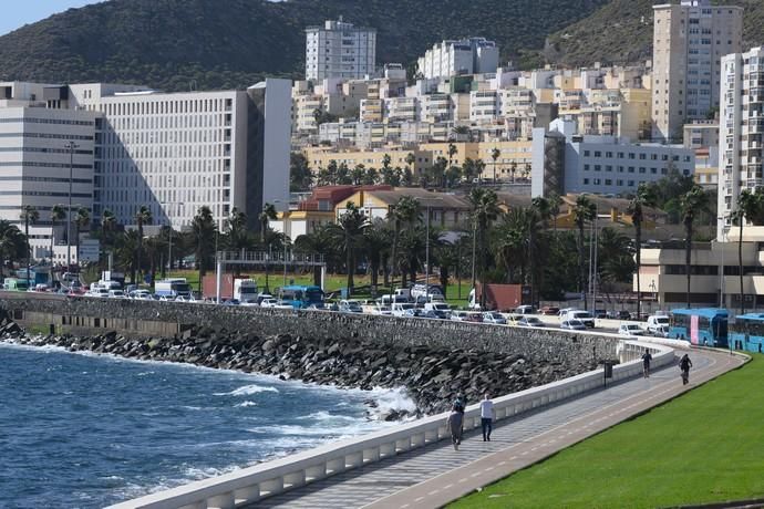 Colas en Las Palmas y Telde por vuelco en Arinaga  | 03/02/2020 | Fotógrafo: Tony Hernández