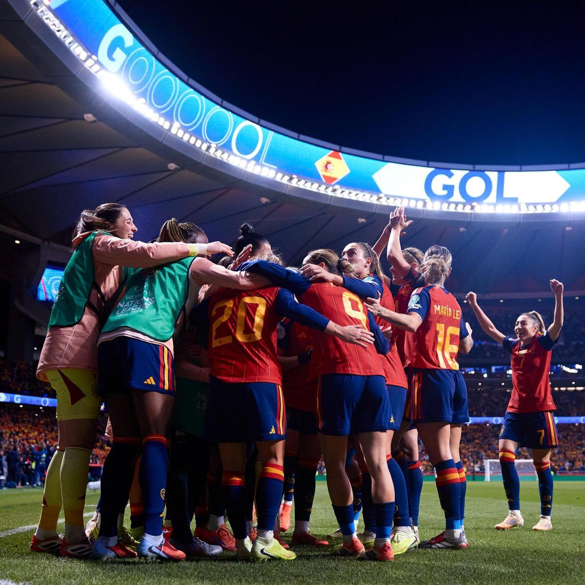 Las futbolistas de la selección celebrando un gol en la pasada concentración