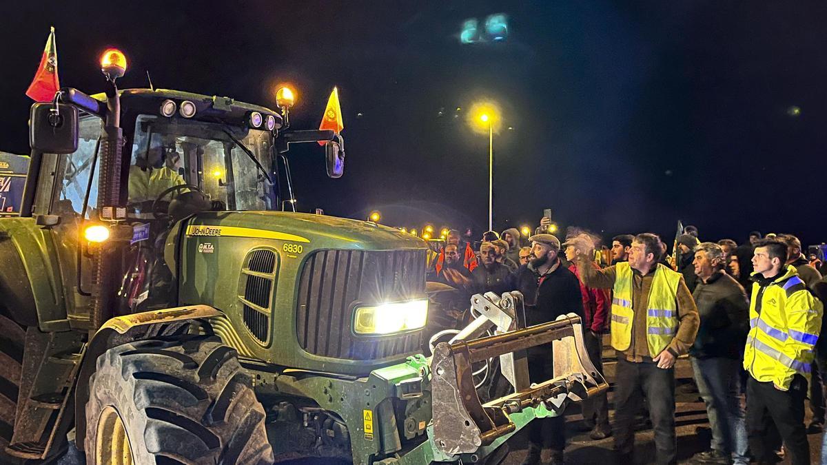 Los agricultores portugueses cortan algunas autovías próximas a España.
