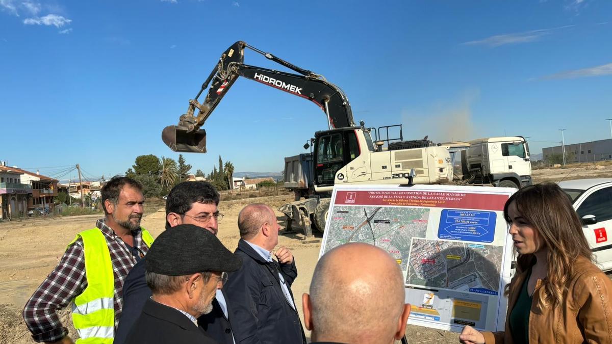 Comienzan los trabajos para construir un vial y conectar la calle Mayor con la avenida de Levante.