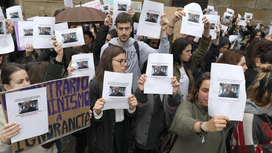 Protesta de estudiantes por las declaraciones del profesor de la USC sobre &#039;La Manada&#039;.