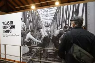 El Pueblu d'Asturies inaugura una exposición fotográfica de Mario Pascual (en imágenes)