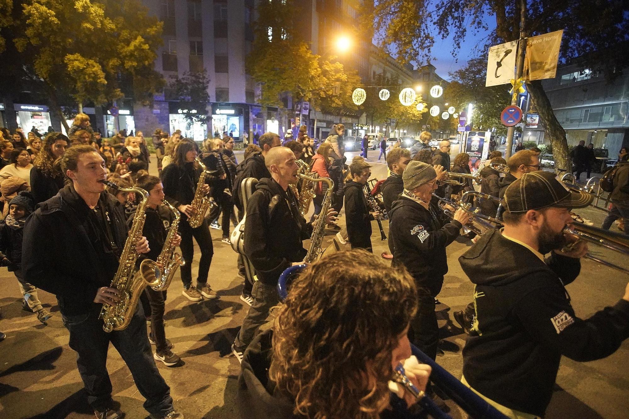 Galeria d'imatges: La tradicional encesa de l’arbre de Nadal de la plaça Catalunya acapara l’expectació de grans i petits