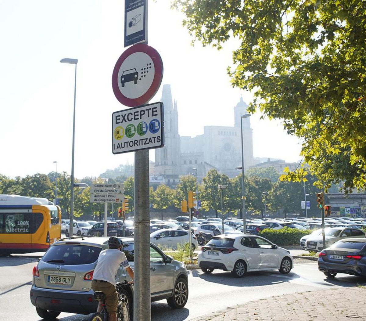 Només tres ciutats no metropolitanes estan a punt per multar per la ZBE