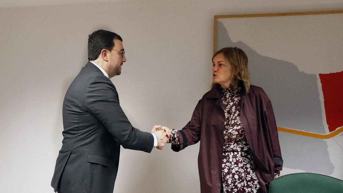 Adrián Barbón con Covadonga Tomé.