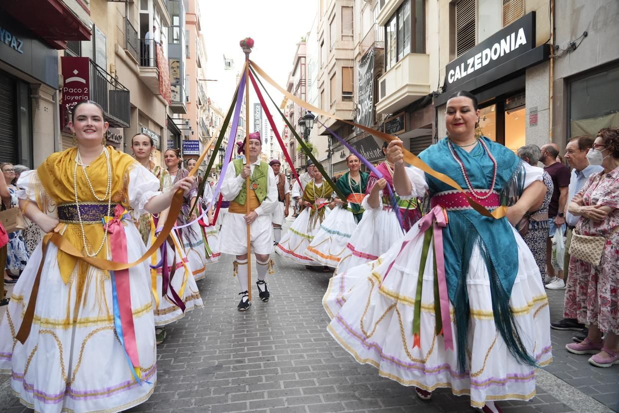 Castelló recibe con honores al Santísimo en la procesión del Corpus Christi