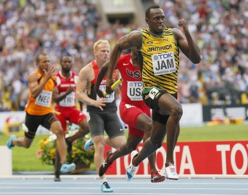 El jamaicano Usain Bolt ha ganado su tercera medalla de oro en estos Mundiales en el relevo 4x100.