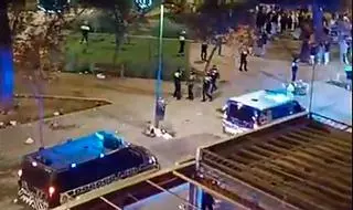 Desalojo de la botellona en Sevilla Este