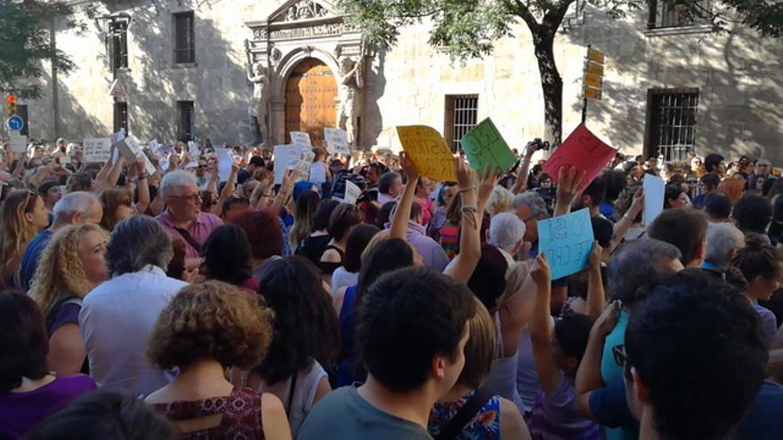 Concentración contra la sentencia de La Manada en Zaragoza 1