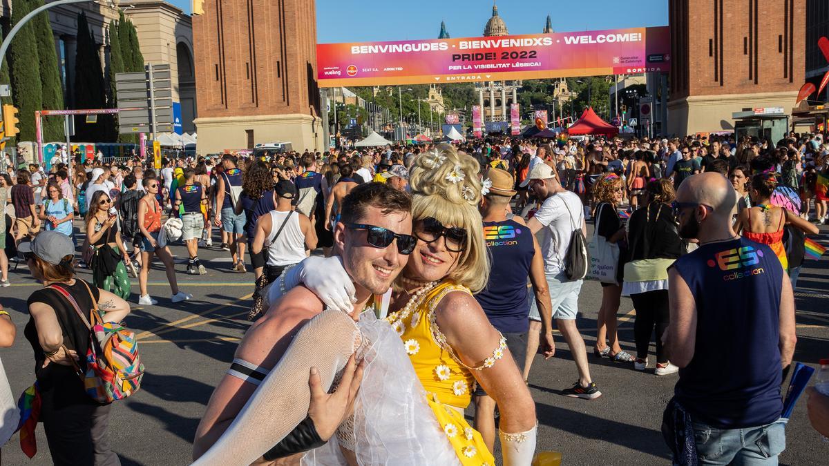 Barcelona 25/06/2022 Sociedad Manifestación Orgullo Gay LGTBI, han recorrido desde las Tres Chimeneas hasta Av. Maria Cristina. AUTOR: JORDI OTIX