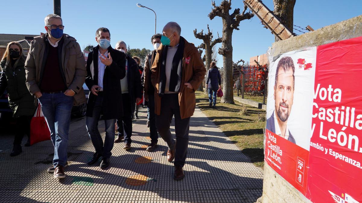 Luis Tudanca, ayer en la Feria de las Candelas en Saldaña (Palencia)