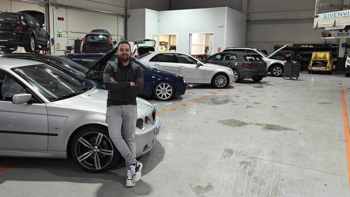 Juan Manuel Gercovich en las instalaciones de Sionlla Cars, en el polígono de Costa Vella