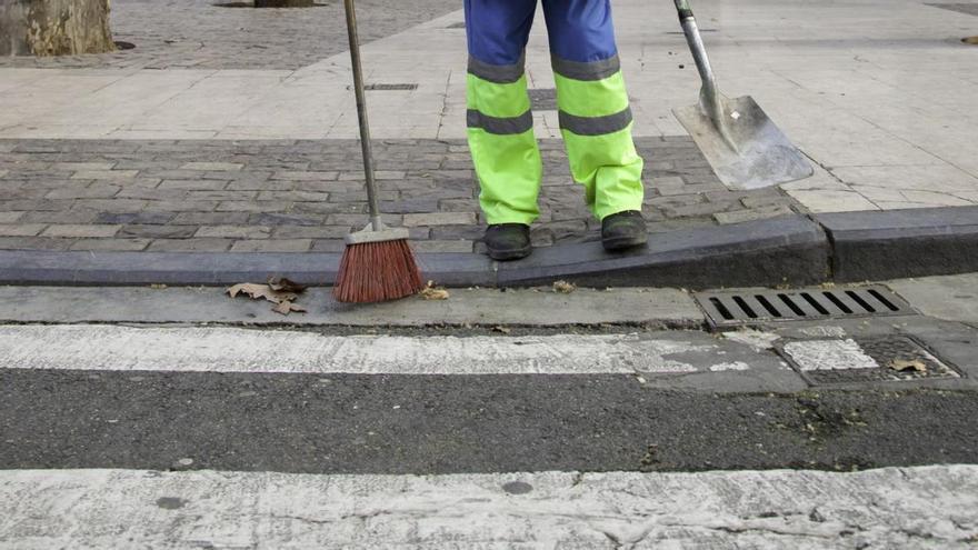 Reconocen la incapacidad permanente a una barrendera por no poder esfuerzos físicos y estar mucho tiempo de pie