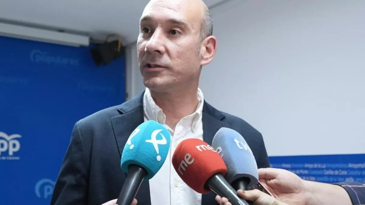 Juliá (PP): Gallardo utiliza las instituciones como un burladero