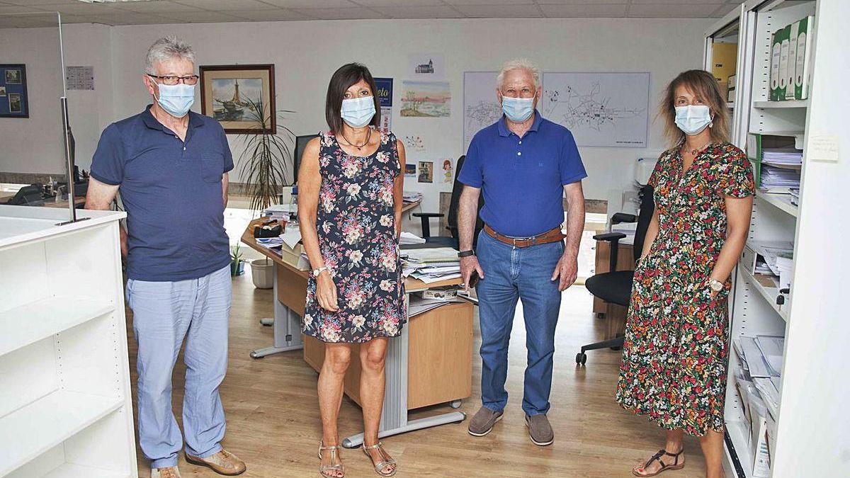 Moncho Brea (segundo por la derecha) con Suso Brea, Julia García e Isabel Sanmartín.