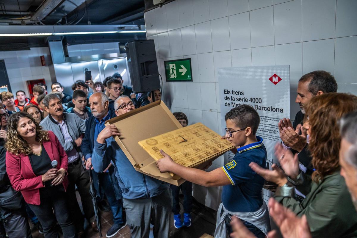 TMB retira la última unidad de la serie 4000 que circulaba por la Línea 1 y que contaba con amianto. TMB retira la última unidad de la serie 4000 que circulaba por la Línea 1 y que contaba con amianto.