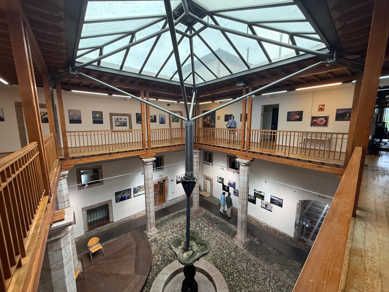 Así es "Miraes", la exposición de fotoperiodistas que podrás visitar en Grado