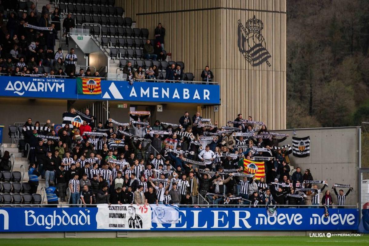 La afición del Castellón se desplazó a Donosti.